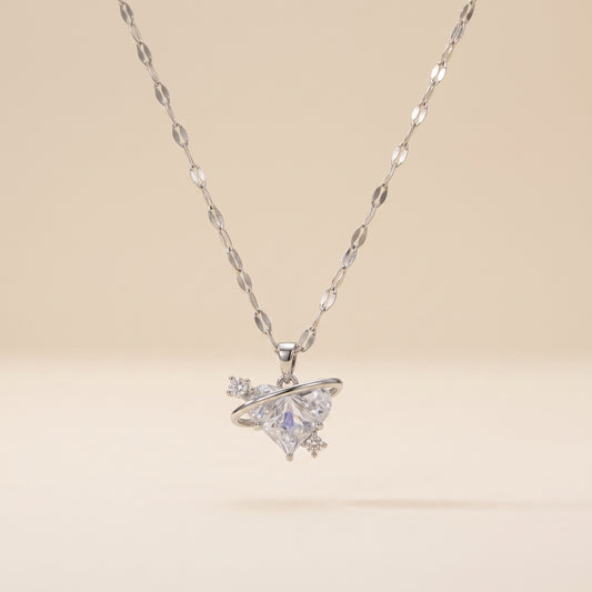 Collier Cœur Argenté, collier en acier argenté Maison Orena — vue de face