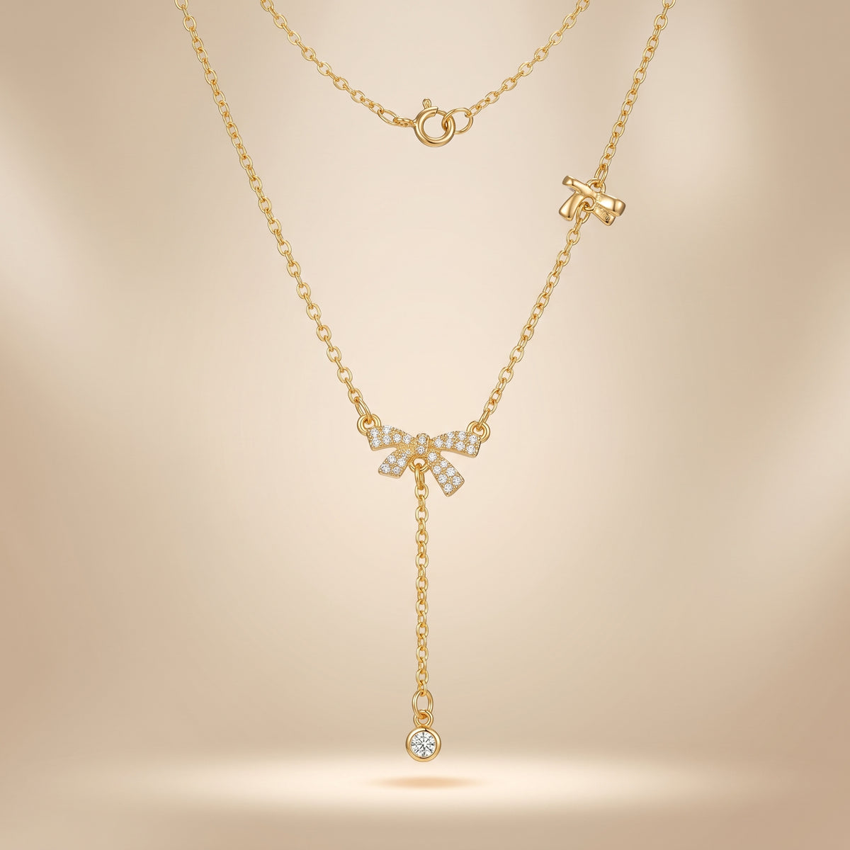 Collier Cravate Nœud Doré, collier en acier doré Maison Orena — vue de face