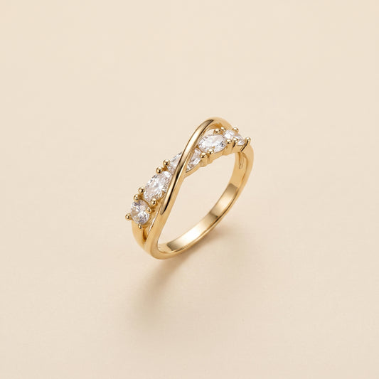 Bague Croisée Dorée, bague en acier doré Maison Orena — vue de face