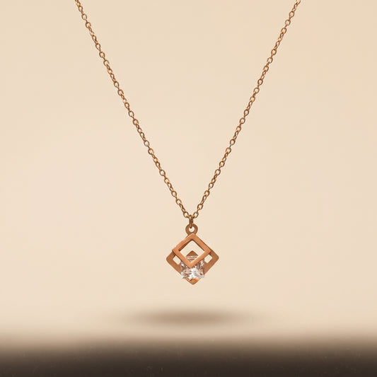 Collier Minimaliste Doré Rose, collier en acier doré rose Maison Orena — vue de face