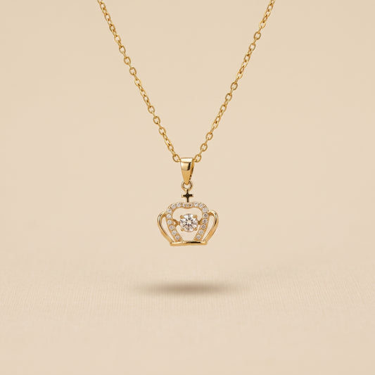 Collier Pendentif Couronne Doré, collier en acier doré Maison Orena — vue de face