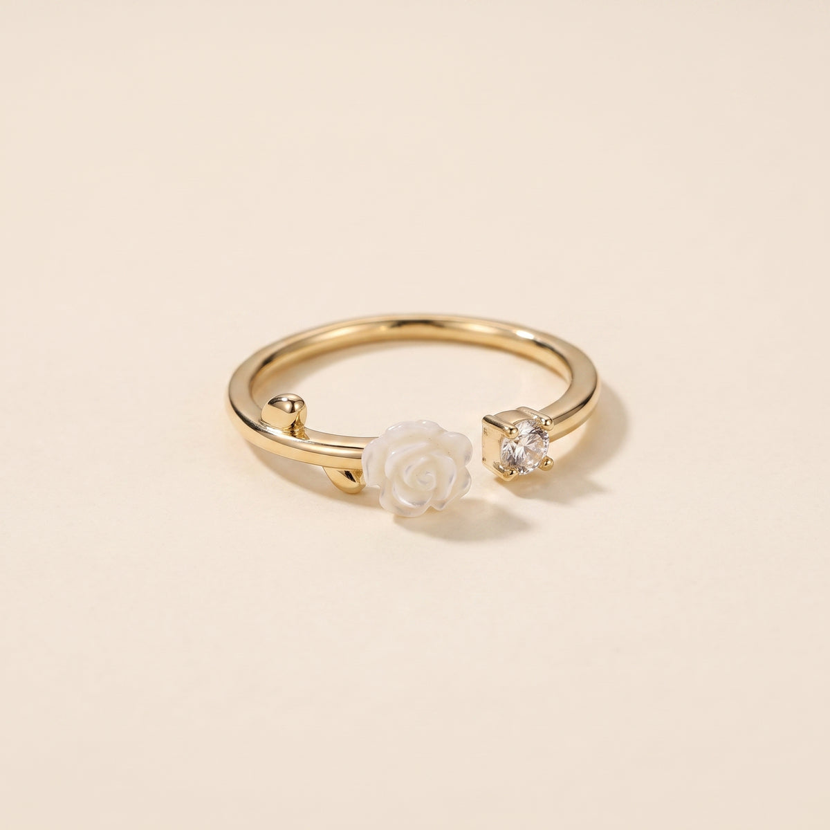 Bague Ajustable Fleur Dorée, bague en acier doré Maison Orena — vue de face