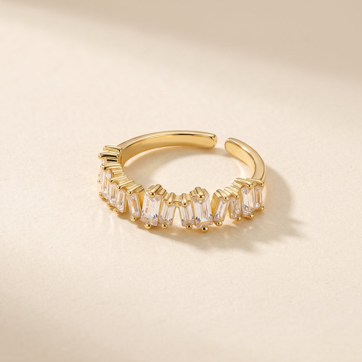 Bague Ajustable Dorée, bague en acier doré Maison Orena — vue de face