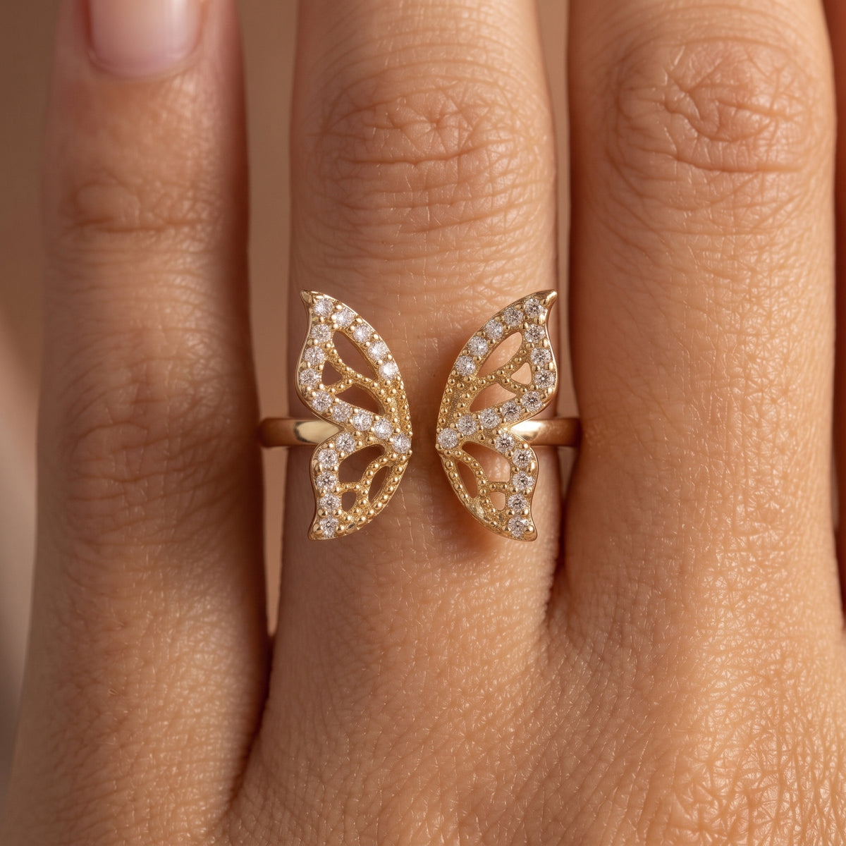 Bague Ajustable Papillon Dorée, bague en acier doré Maison Orena — vue de détail