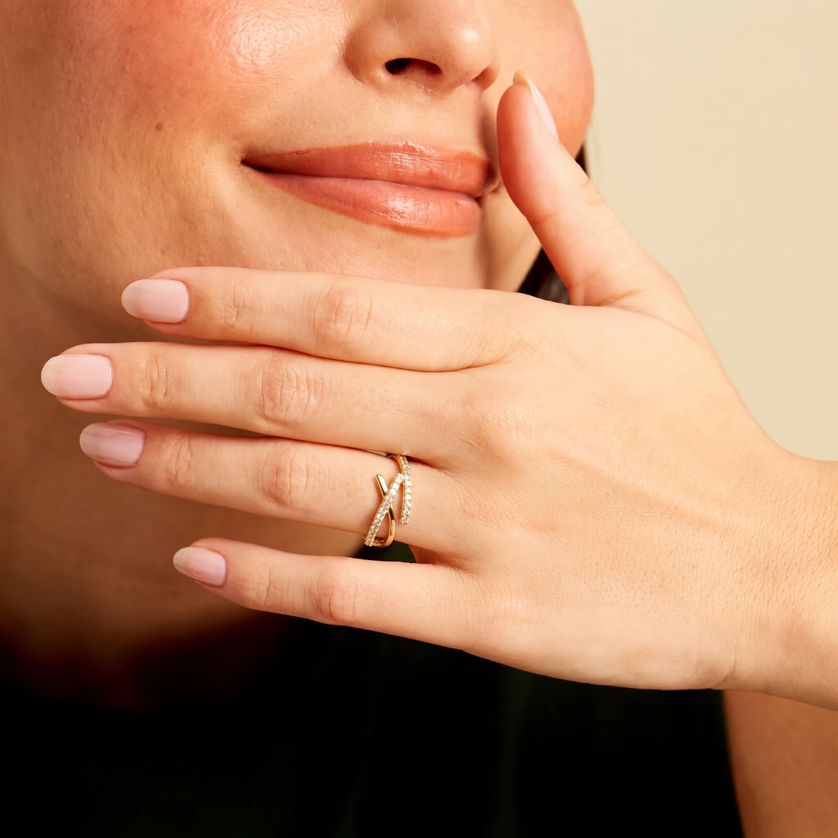 Bague Ajustable Entrelacée Dorée, bague en acier doré Maison Orena — vue de profil