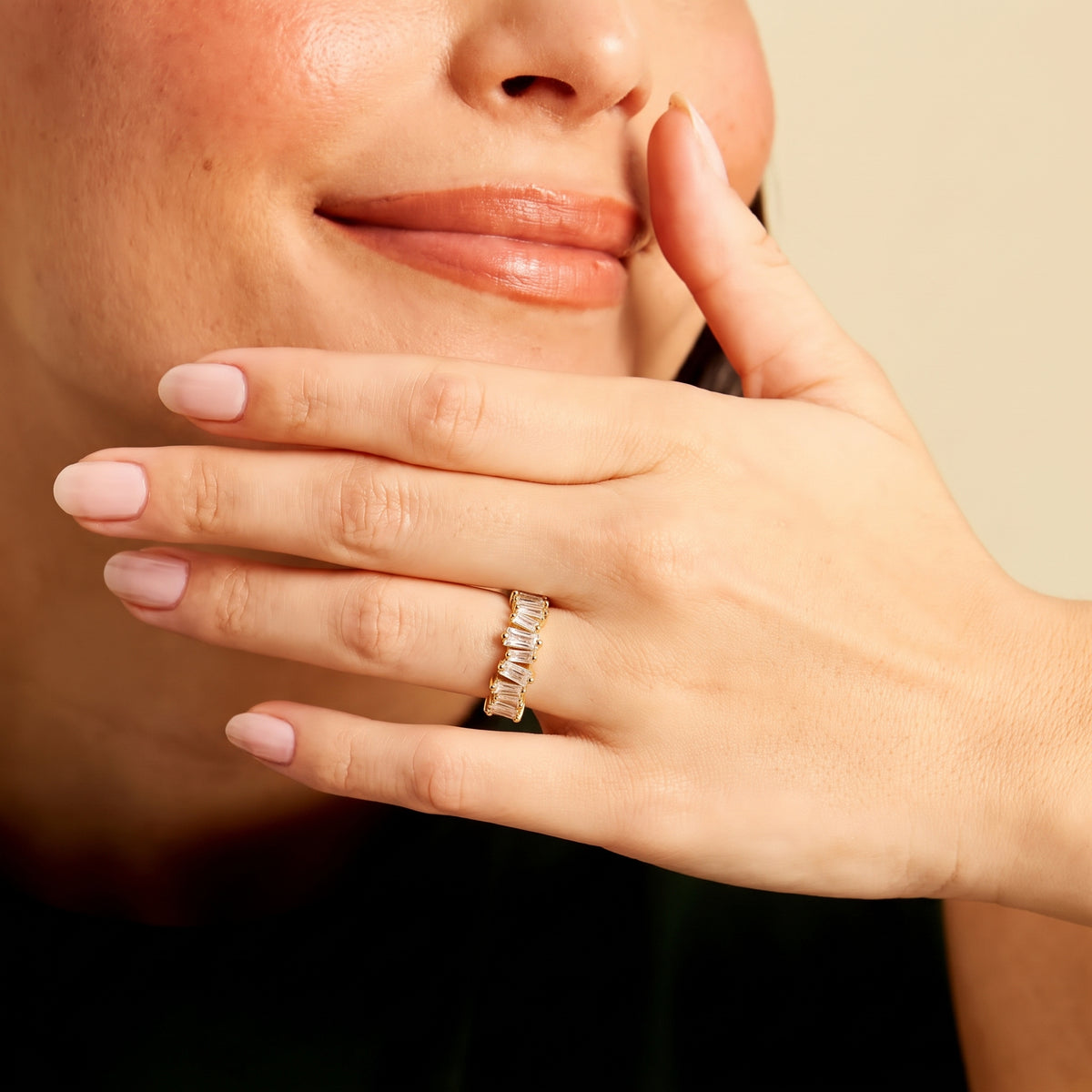 Bague Ajustable Dorée, bague en acier doré Maison Orena — vue de profil